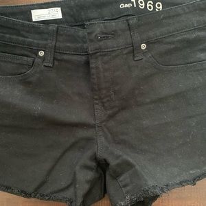 Gap cutoff shorts